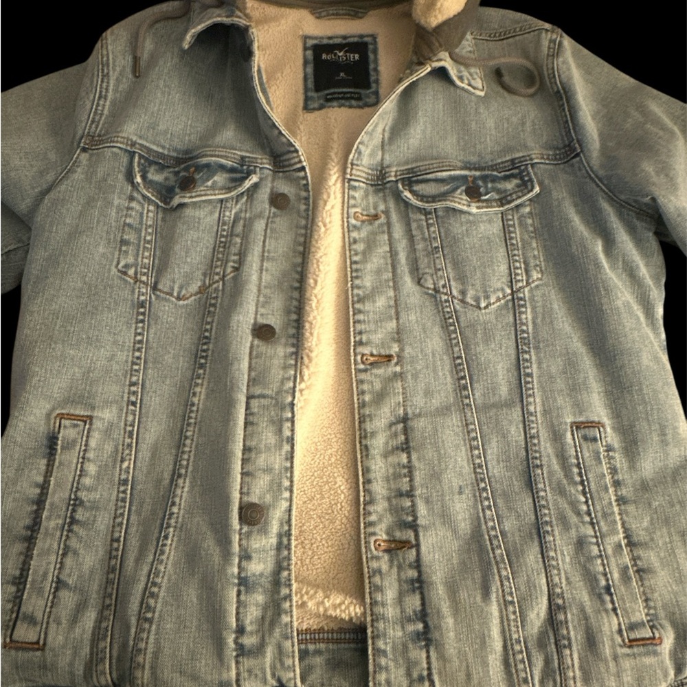 HOLLISTER